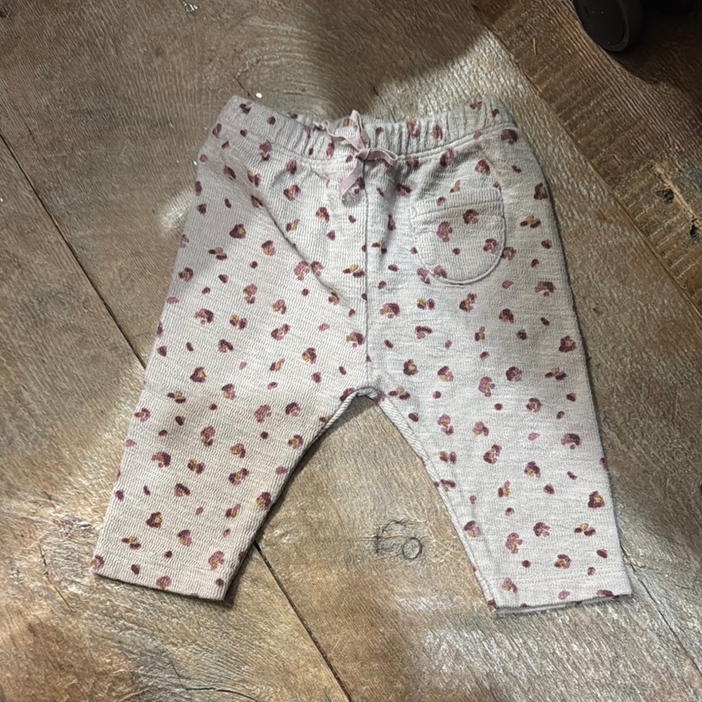 Zara Adorable Baby floral baby pants. Never worn. Size 1-3 months.